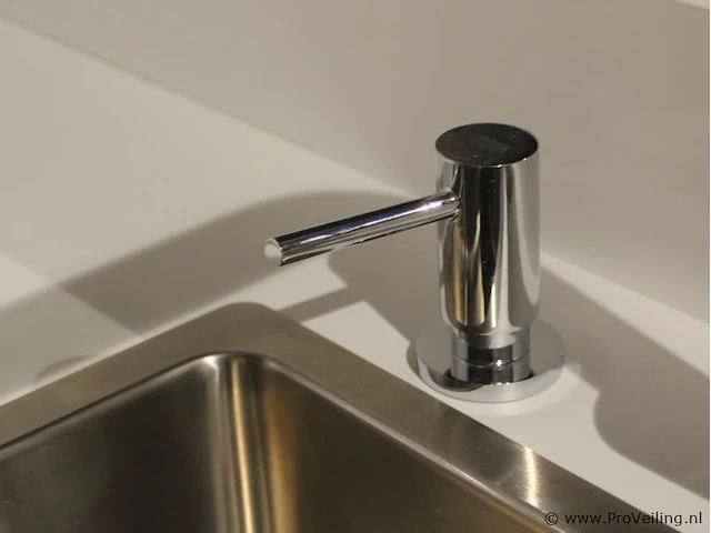 Nobilia u-vorm keuken met apparatenwand structura - afbeelding 29 van  39