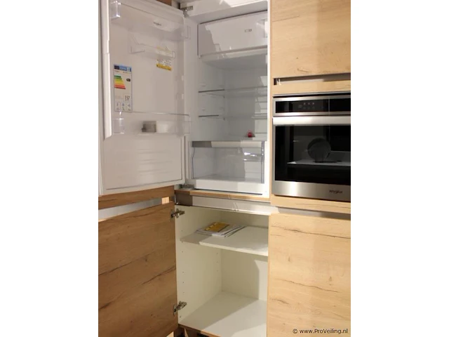 Nobilia u-vorm keuken met apparatenwand structura - afbeelding 35 van  39