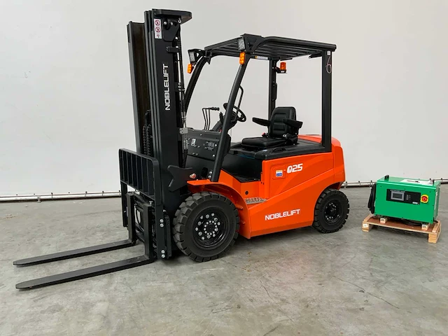 Noblelift - 2024 - fe4p25qc - 2.5t vorkheftruck verstelbare lepels 4.8m - afbeelding 17 van  22
