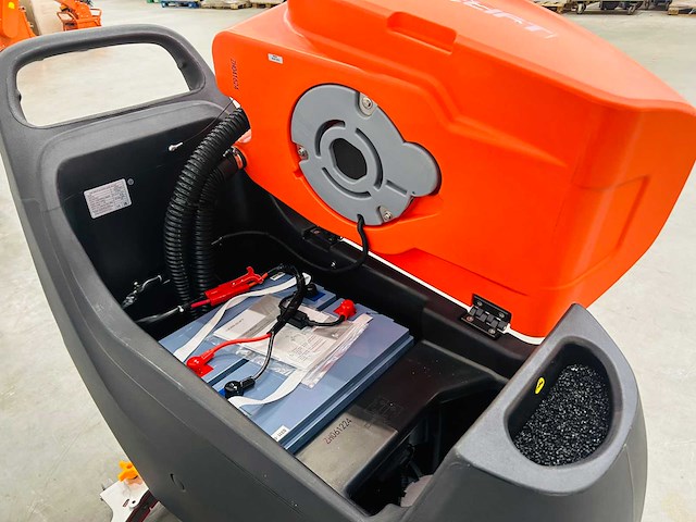 Noblelift - 2024 - nb530 - schrob- zuigmachine - afbeelding 9 van  10