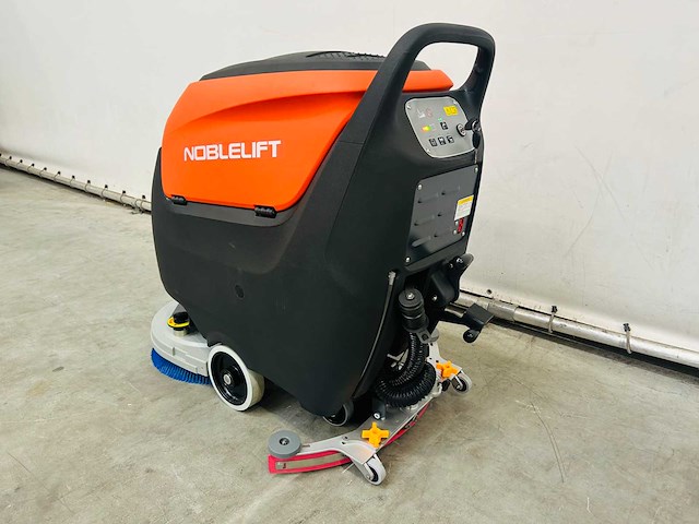 Noblelift - 2025 - nb530 - schrob- zuigmachine - afbeelding 4 van  10