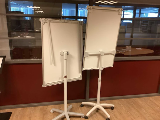 Nobo - manutan whiteboards en flipovers (2x) - afbeelding 3 van  3
