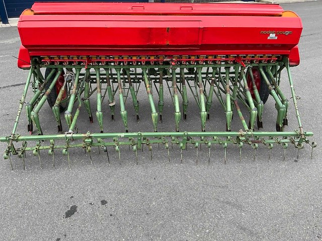 Nodet gougis zaaimachine - afbeelding 15 van  23