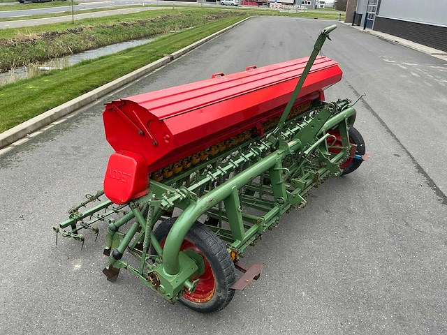 Nodet gougis zaaimachine - afbeelding 20 van  23