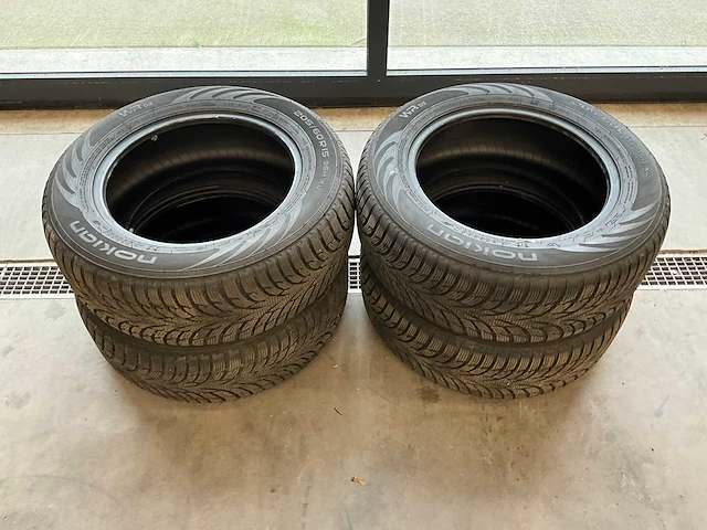 Nokian "wr d3" 205/60 r15 (4x) - afbeelding 1 van  9