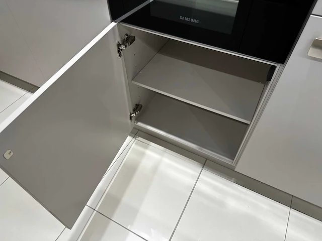 Nolte - soft lack 762 - showroomkeuken - afbeelding 32 van  49