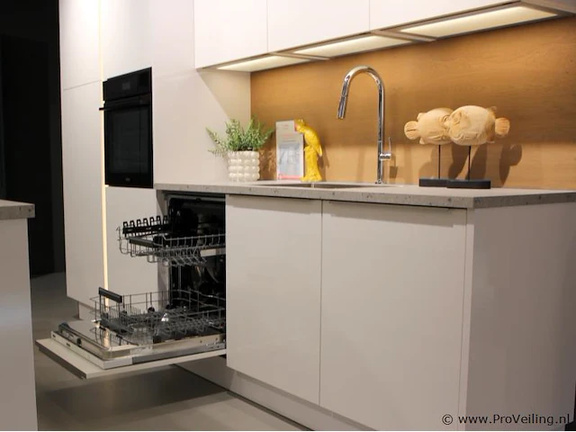Nolte eilandkeuken met apparatenwand matrix 150 manhatten - afbeelding 9 van  60