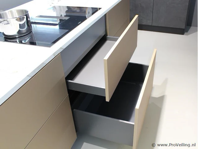 Nolte eilandkeuken met spoelwand en apparatenwand matrix 150 neo pure - afbeelding 2 van  57