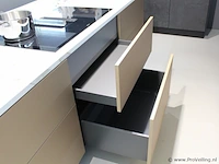 Nolte eilandkeuken met spoelwand en apparatenwand matrix 150 neo pure - afbeelding 2 van  57