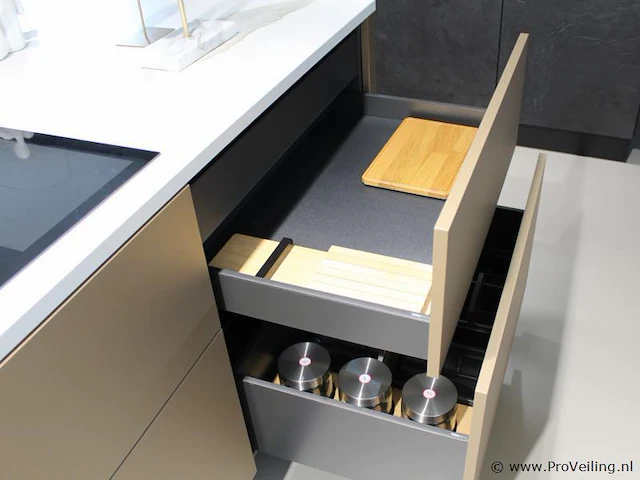 Nolte eilandkeuken met spoelwand en apparatenwand matrix 150 neo pure - afbeelding 3 van  57