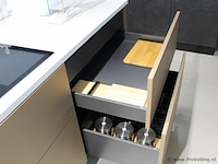 Nolte eilandkeuken met spoelwand en apparatenwand matrix 150 neo pure - afbeelding 3 van  57