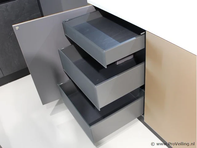 Nolte eilandkeuken met spoelwand en apparatenwand matrix 150 neo pure - afbeelding 13 van  57