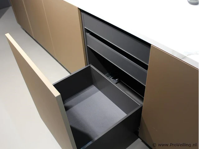 Nolte eilandkeuken met spoelwand en apparatenwand matrix 150 neo pure - afbeelding 18 van  57