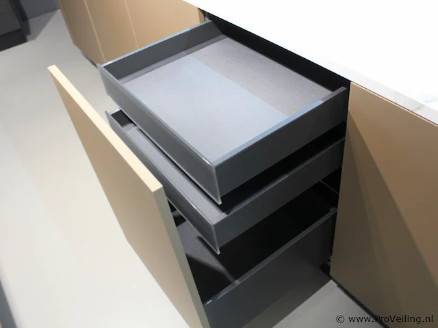 Nolte eilandkeuken met spoelwand en apparatenwand matrix 150 neo pure - afbeelding 20 van  57