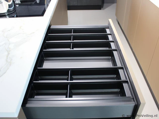 Nolte eilandkeuken met spoelwand en apparatenwand matrix 150 neo pure - afbeelding 57 van  57