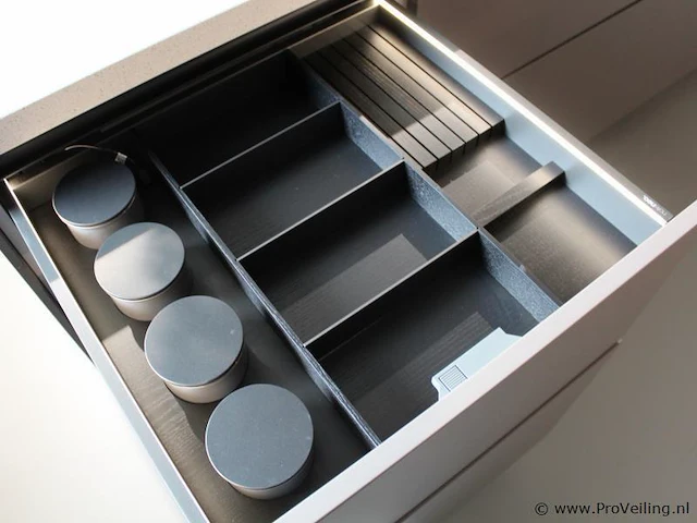 Nolte eilandkeuken met spoelwand en apparatenwand matrix 150 neo - afbeelding 2 van  70
