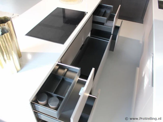 Nolte eilandkeuken met spoelwand en apparatenwand matrix 150 neo - afbeelding 9 van  70