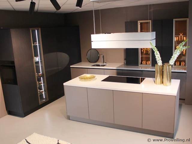 Nolte eilandkeuken met spoelwand en apparatenwand matrix 150 neo - afbeelding 1 van  70