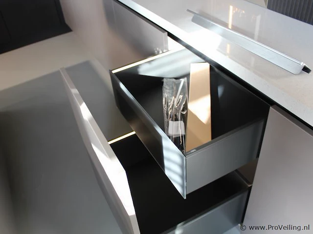 Nolte eilandkeuken met spoelwand en apparatenwand matrix 150 neo - afbeelding 17 van  70