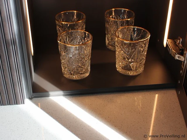 Nolte eilandkeuken met spoelwand en apparatenwand matrix 150 neo - afbeelding 36 van  70
