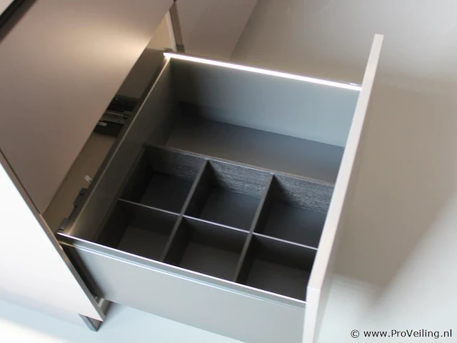 Nolte eilandkeuken met spoelwand en apparatenwand matrix 150 neo - afbeelding 67 van  70