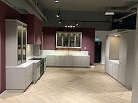 Nolte / novy / lancelotti / whirlpool tumbes c-07 / puentex 572 l vormig keukenopstelling met wandmeubel - afbeelding 1 van  55