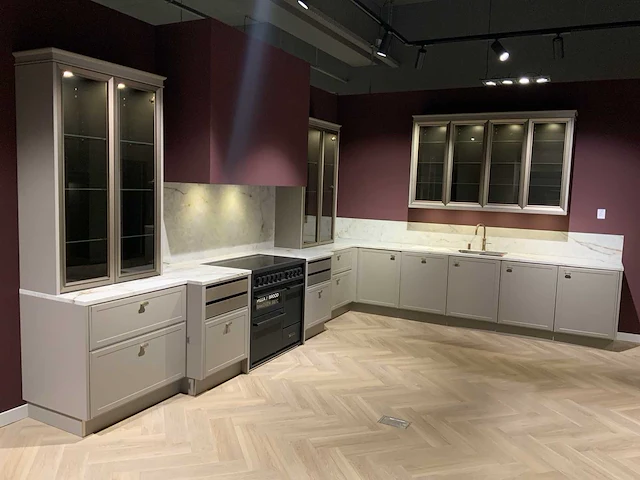 Nolte / novy / lancelotti / whirlpool tumbes c-07 / puentex 572 l vormig keukenopstelling met wandmeubel - afbeelding 12 van  55