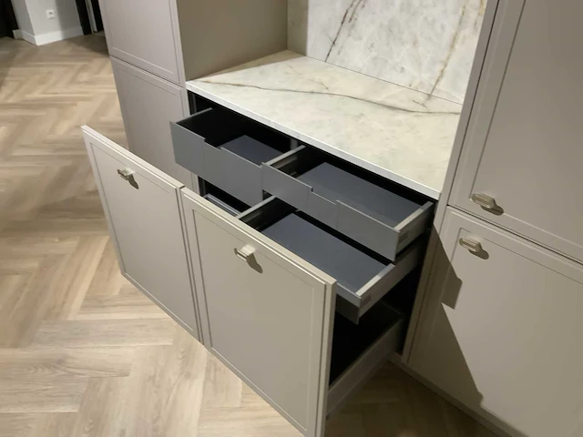 Nolte / novy / lancelotti / whirlpool tumbes c-07 / puentex 572 l vormig keukenopstelling met wandmeubel - afbeelding 25 van  55