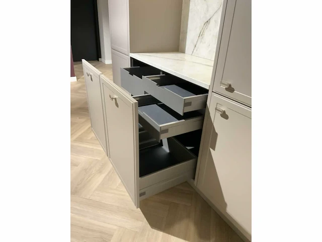 Nolte / novy / lancelotti / whirlpool tumbes c-07 / puentex 572 l vormig keukenopstelling met wandmeubel - afbeelding 26 van  55