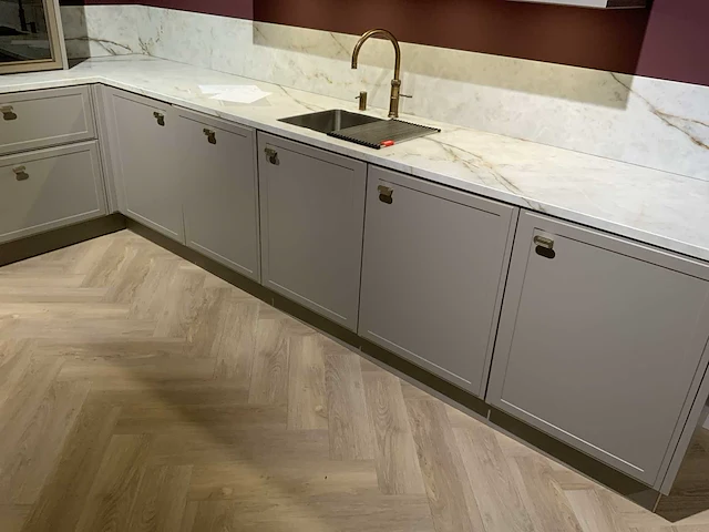 Nolte / novy / lancelotti / whirlpool tumbes c-07 / puentex 572 l vormig keukenopstelling met wandmeubel - afbeelding 31 van  55