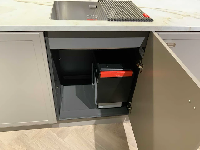 Nolte / novy / lancelotti / whirlpool tumbes c-07 / puentex 572 l vormig keukenopstelling met wandmeubel - afbeelding 36 van  55