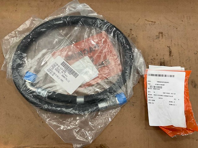 Nonmetallic hose assembly (16x) - afbeelding 1 van  5
