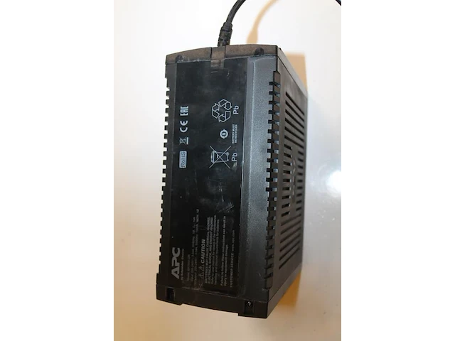 Noodbatterij apc 220-240 v 3.04 a, 50/60 hz 700va, 390 w - afbeelding 1 van  2