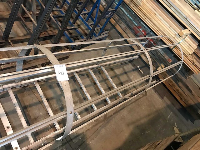 Noodladder met kooi - afbeelding 2 van  3