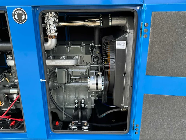 Noodstroom aggregaat / generator 165 kva / 6 cilinder dieselmotor - afbeelding 2 van  22
