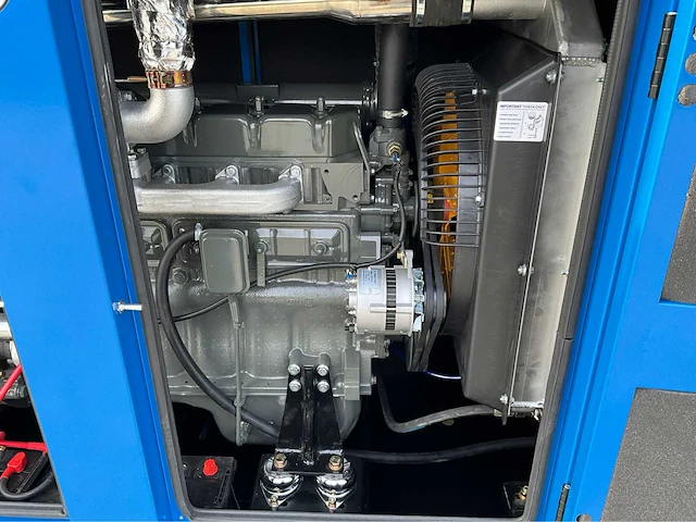 Noodstroom aggregaat / generator 165 kva / 6 cilinder dieselmotor - afbeelding 3 van  22