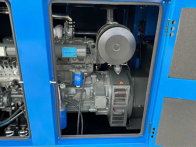 Noodstroom aggregaat / generator 176 kva / 6 cilinder dieselmotor - afbeelding 5 van  18