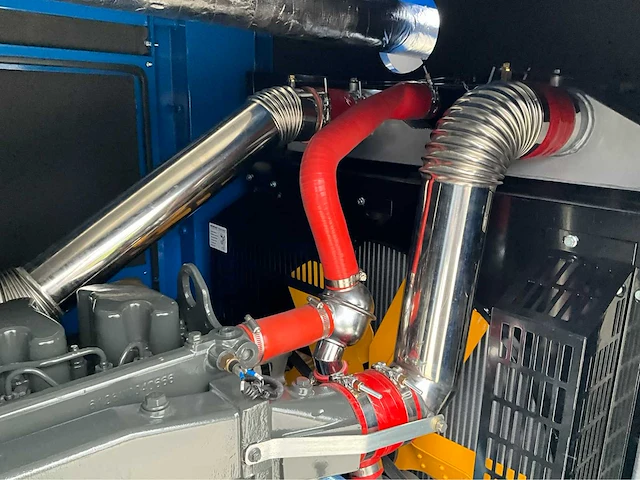 Noodstroom aggregaat / generator 385 kva - 6 cilinder dieselmotor - afbeelding 13 van  24