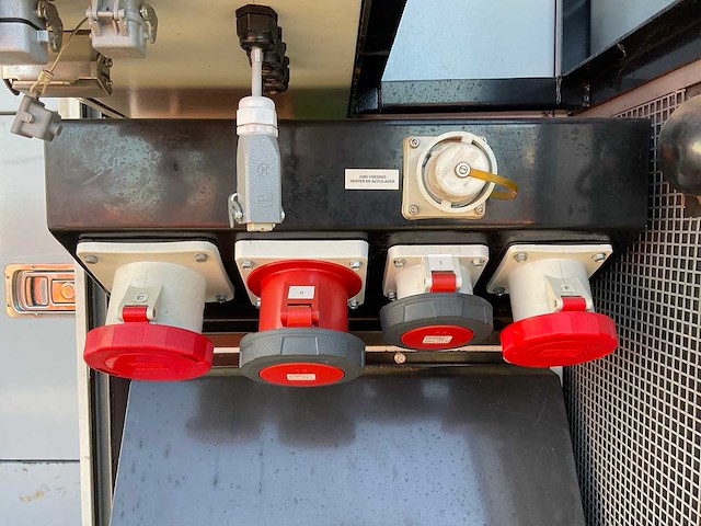 Noodstroomaggregaat 2x 250 kva - afbeelding 3 van  25