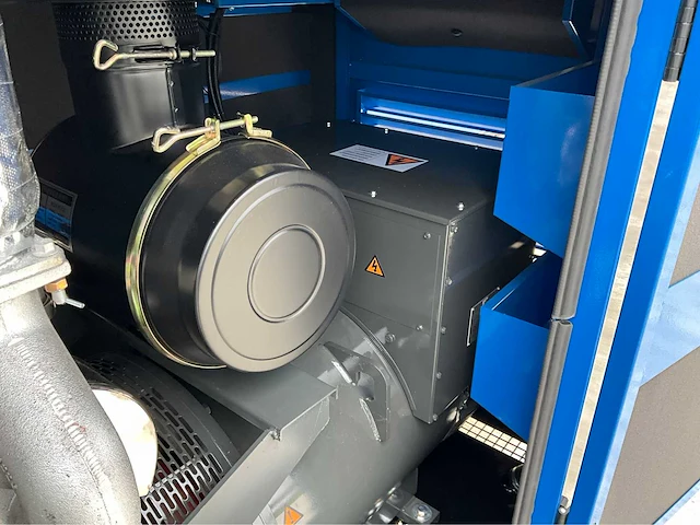 Noodstroomaggregaat 385 kva / 6 cilinder dieselmotor - afbeelding 4 van  24