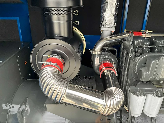 Noodstroomaggregaat 385 kva / 6 cilinder dieselmotor - afbeelding 10 van  24