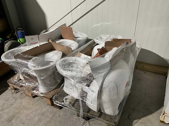 Norm & vitra - staande - toiletten en wastafels (12x) - afbeelding 1 van  8
