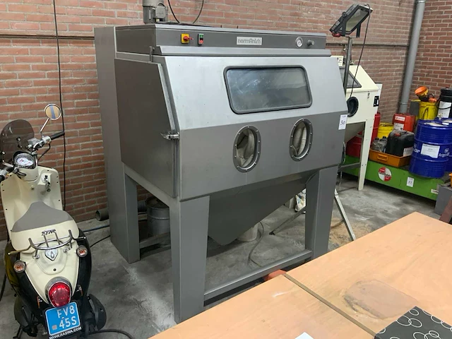 Normfinish di-14 straalcabine - afbeelding 1 van  8