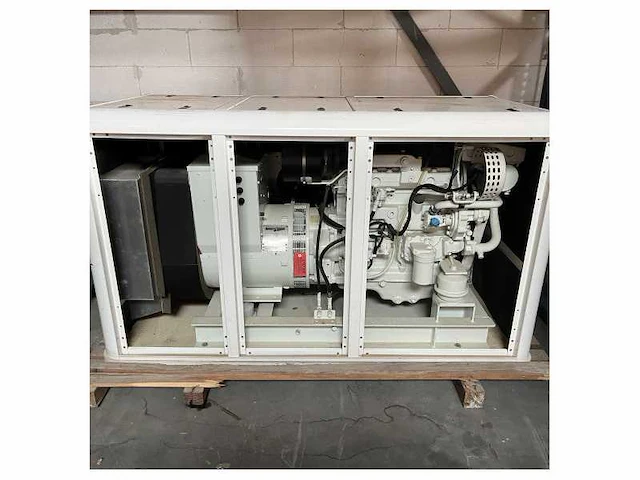 Northern light m1064d/40/33 40 / 33 kw 3-phase marine diesel generator - afbeelding 2 van  5
