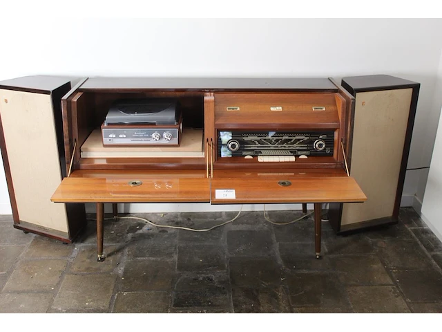 Nostalgisch authentiek audiomeubel philips met ingebouwde radio am/fm en 2 bijbehorende boxen. exclusief pl... - afbeelding 2 van  3