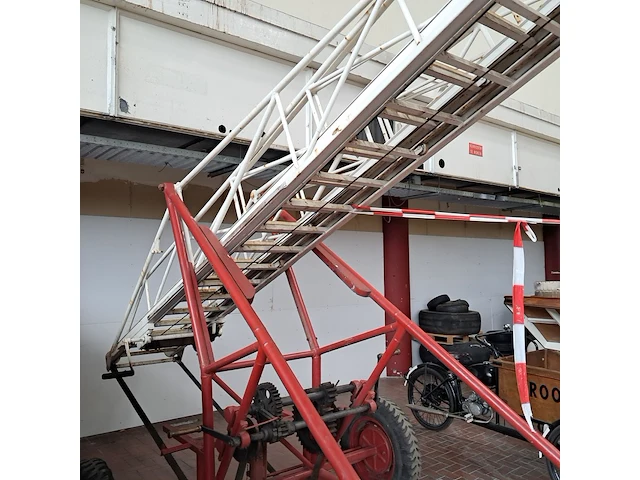 Nostalgische brandweerladder - afbeelding 13 van  26