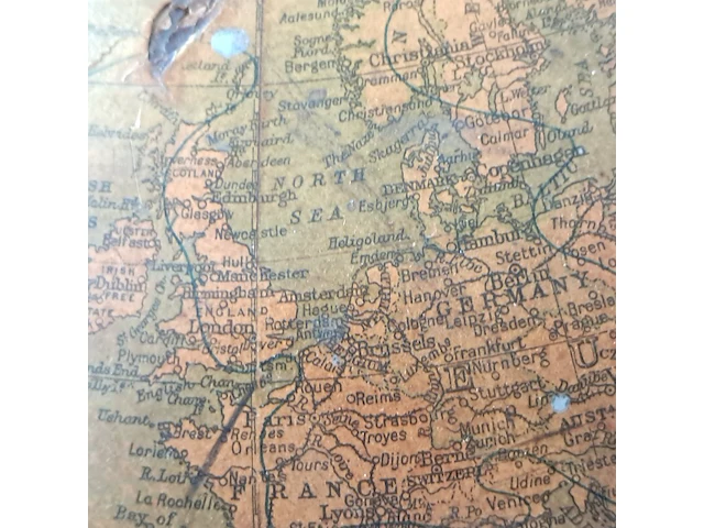 Nostalgische globe op standaard - afbeelding 2 van  10