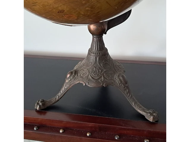 Nostalgische globe op standaard - afbeelding 5 van  10
