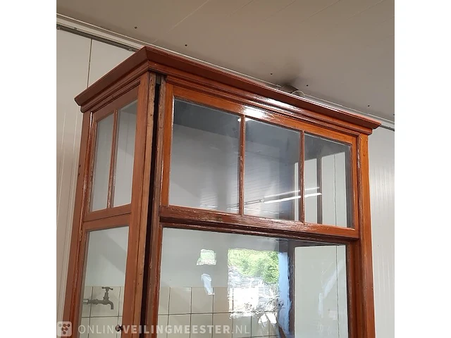 Nostalgische laboratorium kast met werkbanken - afbeelding 13 van  24