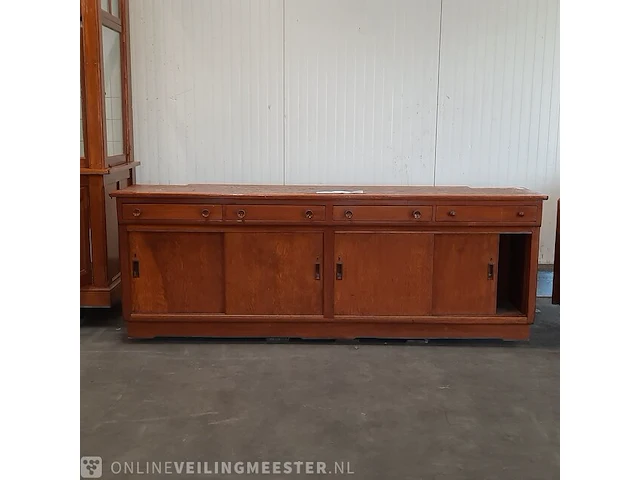 Nostalgische laboratorium kast met werkbanken - afbeelding 15 van  24